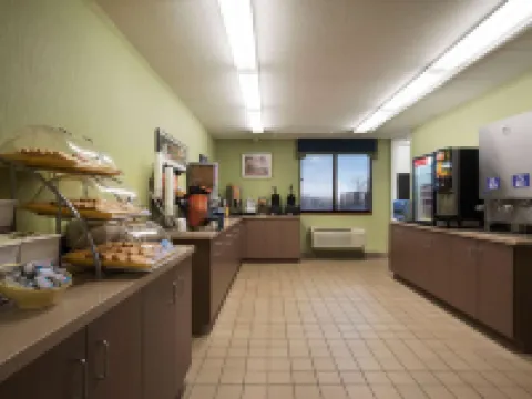 Days Hotel by Wyndham University Ave SE Hotels in Minneapolis