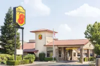 Super 8 by Wyndham Corning - 2 estrellas