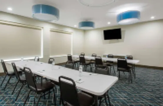 La Quinta Inn & Suites by Wyndham Lake Charles - Westlake - parking
