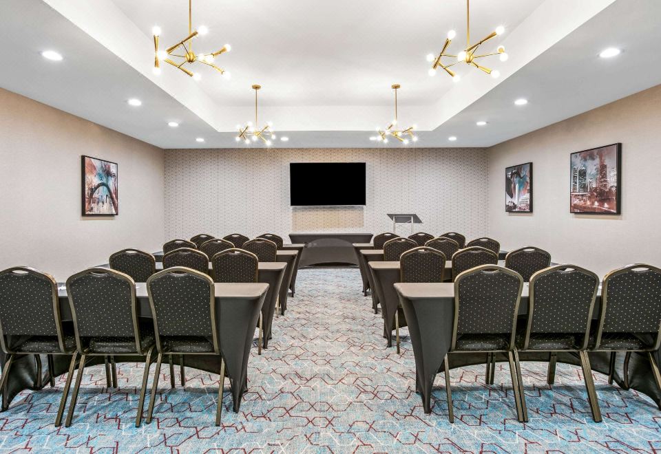 라 킨타 인 & 스위트 바이 윈덤 DFW 웨스트-글레이드 파크