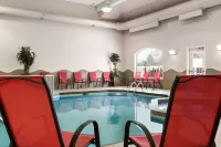 Days Inn & Suites by Wyndham Brandon - Pools