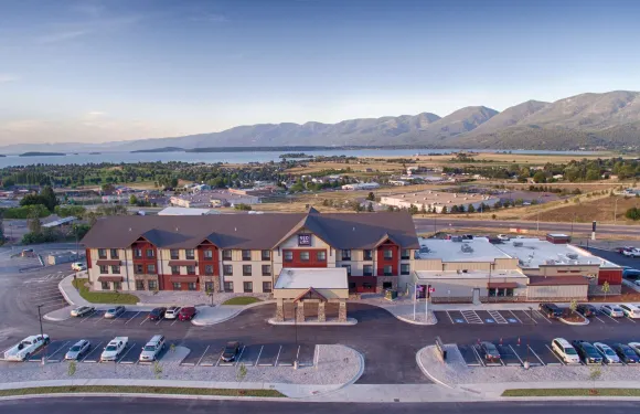 鮑爾森裏奇沃特紅獅套房酒店