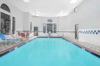 Super 8 by Wyndham Lowell/Bentonville/Rogers Area - Swimmingpools