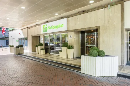 Holiday Inn London - Regent's Park Отели рядом с достопримечательностью «Palmers Green United Reformed Church»