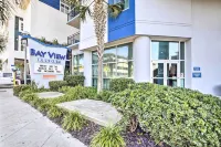 Beachfront Condo in Myrtle Beach w/ Pool Access Hôtels à : Myrtle Beach City Center