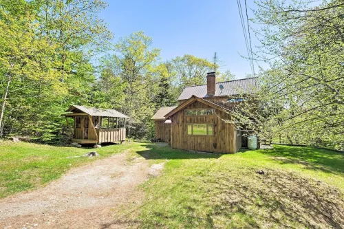 Boothbay Harbor Cabin w/ Spacious Deck & Yard! Các khách sạn ở Boothbay Harbor