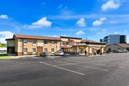 Red Roof Inn Denver Отели в г. Адамстаун