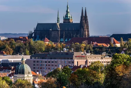 Vienna House by Wyndham Diplomat Prague Отели рядом с достопримечательностью «Чумная колонна Святой Троицы»