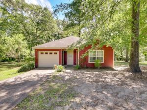 Charming Abbeville Home w/ Private Boat Dock!