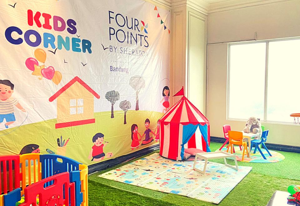 포 포인츠 바이 쉐라톤 반둥의 야경 이미지