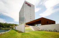 Hampton by Hilton Montevideo Carrasco - parking