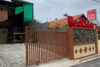 RedDoorz Syariah Near Kawasan Simpang Lima Pati فنادق في Pati