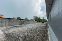 Urbanview Hotel la de Grizz Syariah Sampit by RedDoorz Hotels in Mentawa Baru Hulu
