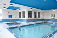 Four Points by Sheraton Edmonton International Airport - プール