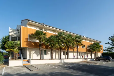 Sure Hotel by Best Western Rochefort-sur-Mer Отели в г. Пон-л'Аббе-д'Арну