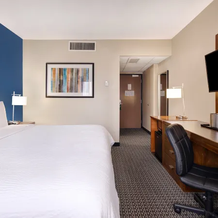 Holiday Inn HOUSTON DOWNTOWN by IHG Отели рядом с достопримечательностью «Менил Коллекшен»