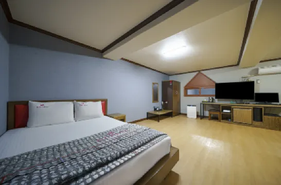 Gyeongsan Bless Hotels near Ansim Station