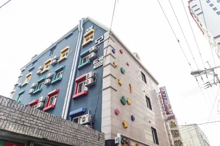 Busan Yungdo Some Отели рядом с достопримечательностью «Museum of musical Instruments of the World»