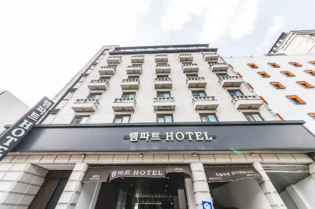 Rampart Hotel