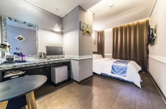 Shiheung Tiara Hotels near Oido Station