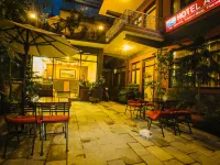 Royal Atlantic Home Hotels near Garden of Dreams