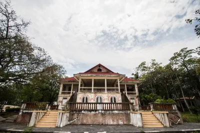 Kroque Boutique & Bistro Các khách sạn gần Dara Samut Business Administration School