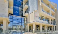 Lijam Apartments