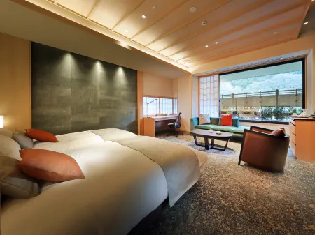 Hotel Hananoyu Отели рядом со станцией JR Bandai-Atami station