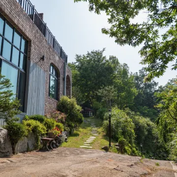 Yangyang Little Forest Pension (Breakfast, Spa)