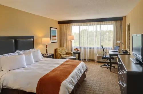 Radisson Hotel Freehold - parking
