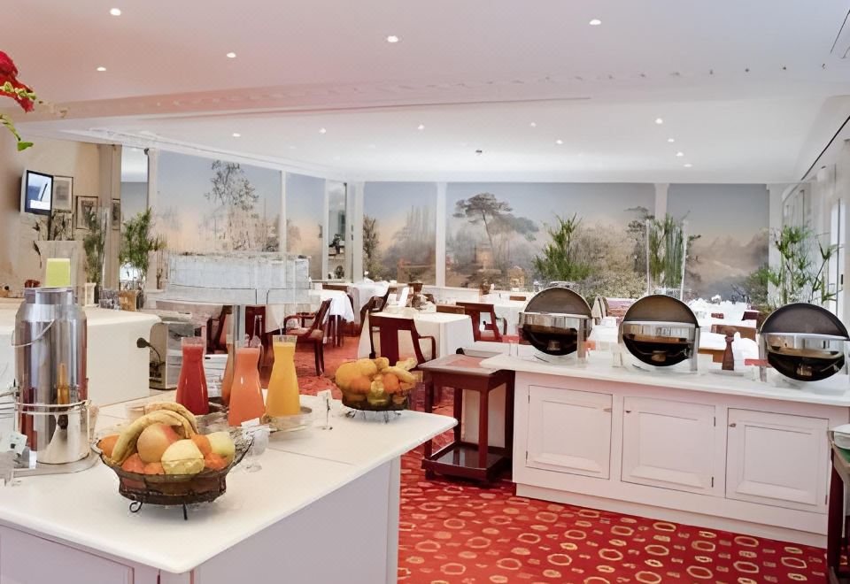 Aigle Noir Hotel Over view