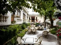 Hôtel Crystal Reims Centre Hotels near REIMS RAILWAY STATION