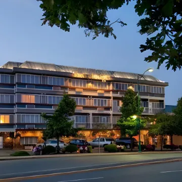 Days Inn by Wyndham Victoria Airport Sidney