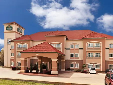 La Quinta Inn & Suites by Wyndham Palestine Отели в г. Anderson County