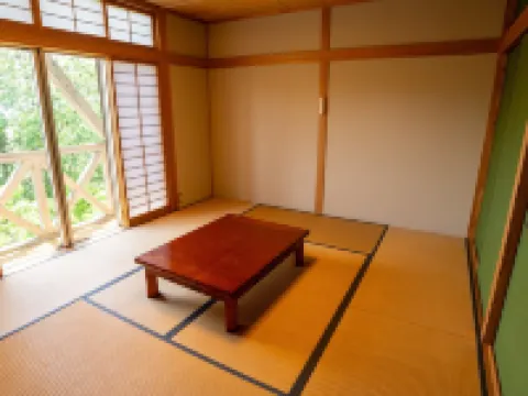 MIMURA BASE Hôtels à : Mima