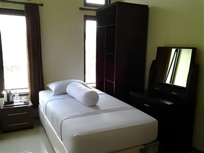 Green Hotel Ciamis Hotel dekat Pasir Hencet