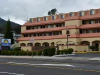 Yosemite Sierra Inn Hotels in Oakhurst