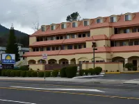 Yosemite Sierra Inn Hotel di Bass Lake