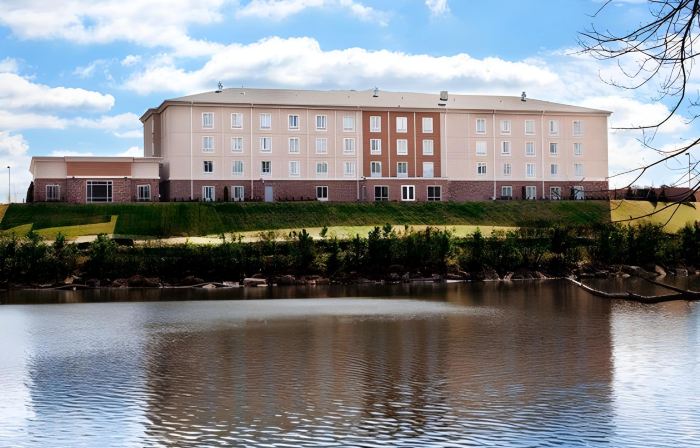 Holiday Inn Express & Suites ATLANTA ARPT WEST - CAMP CREEK by IHG