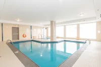 Sandman Signature Toronto Airport Hotel - Yüzme Havuzu