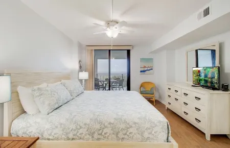 322 D Shipwatch by AvantStay Community Pool Access Close to Beach