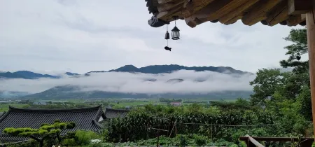 Gurye Sosandang Pension (Hanok) Отели рядом с достопримечательностью «Hwaeomsa»