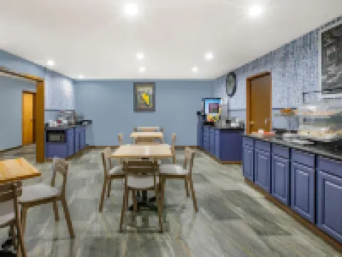 AmericInn by Wyndham Pella Hotels in Pella