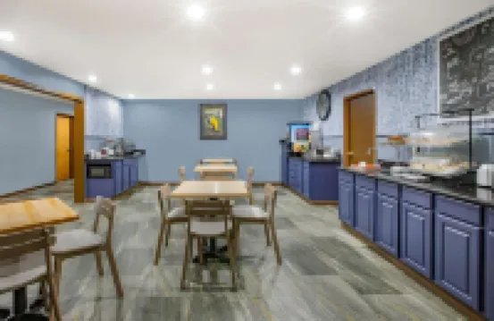 AmericInn by Wyndham Pella