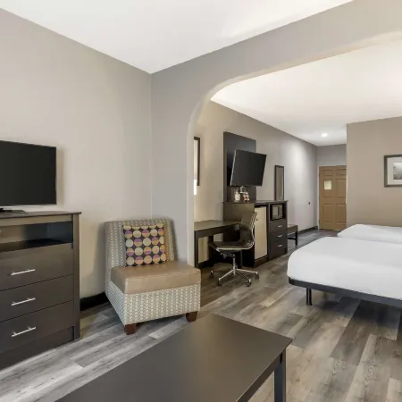 Best Western Plus des Moines West Inn Suites Отели в г. Клайв