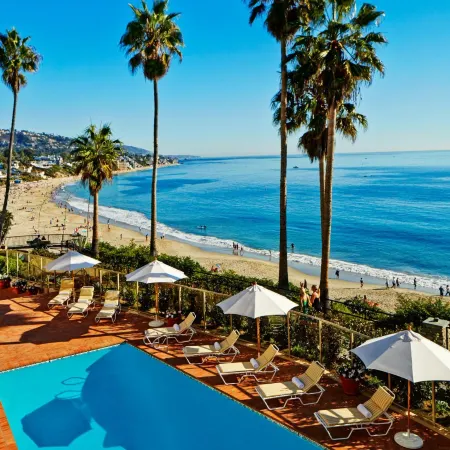 Casa Loma Beach Hotel
