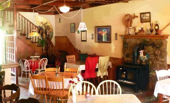 Port Albert Inn and Cottages