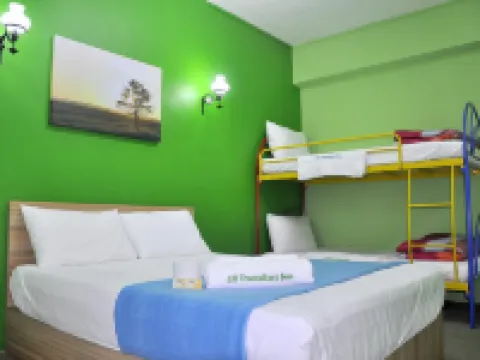 CH Travellers Inn