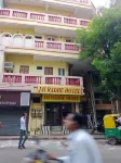 Jai Radhe Hotel โรงแรมใกล้มัสยิดสิฑีพาเศียร