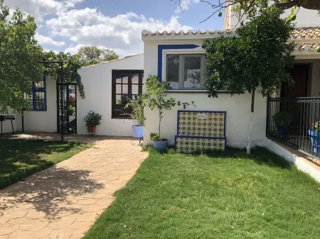 Rural house / Carmela Отели рядом с достопримечательностью «Sierra Leones»